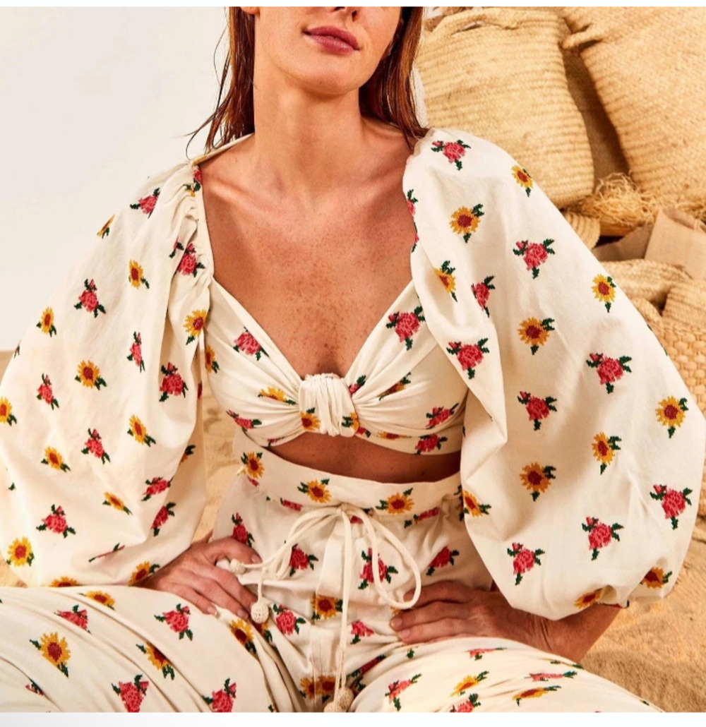 NEW Farm Rio Embroidered Cross Stitch Crop Top Off White Puff Sleeve Size Small